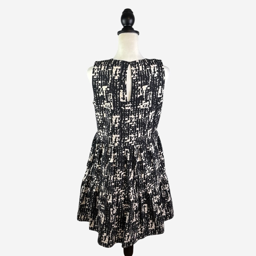 EVEREVE Giana Tiered Shift Dress • Black & Ivory Abstract Print • Size Small - Picture 5 of 10